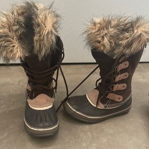 Womens brown Sorel tall boots with tan fur sz 7 in very good condition
